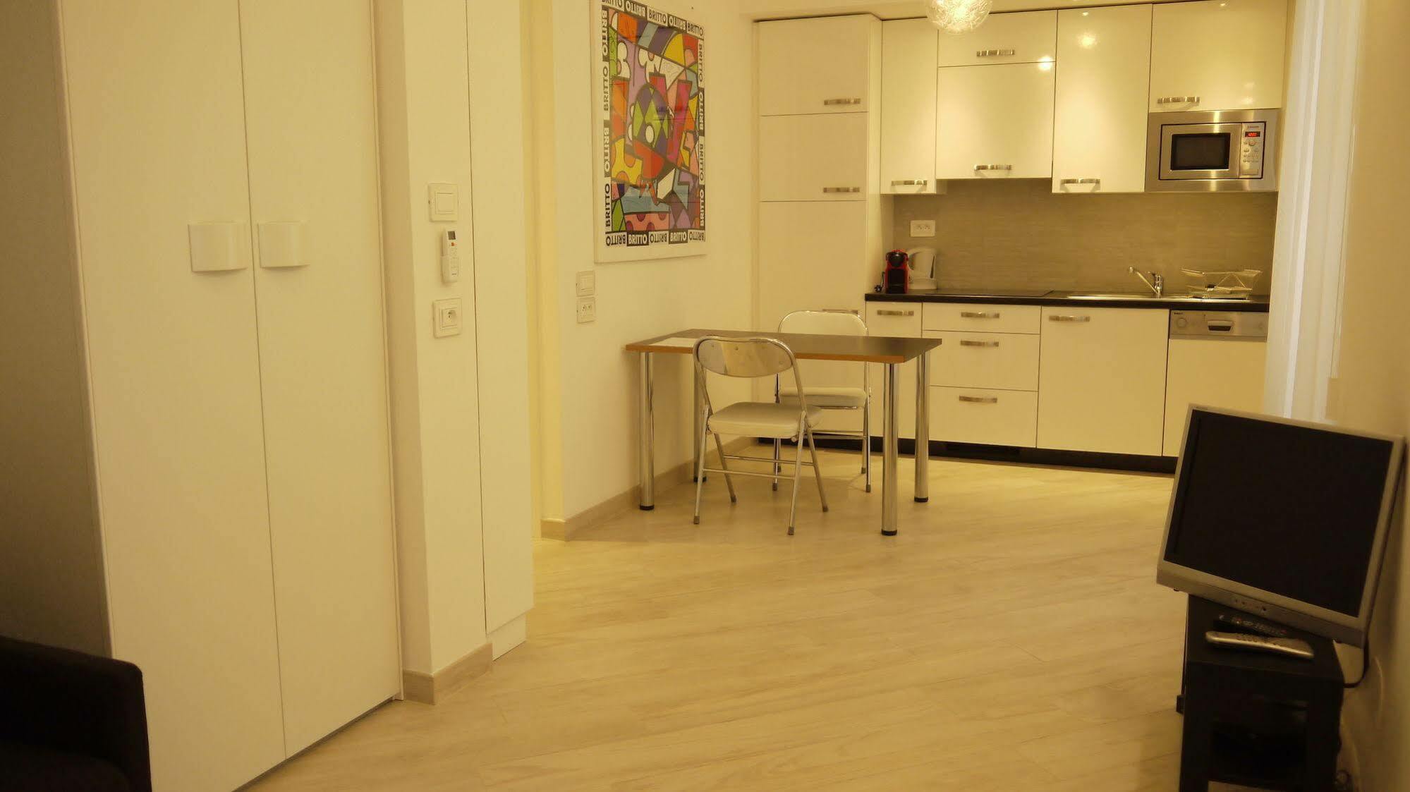 Apartment Tony Allard *